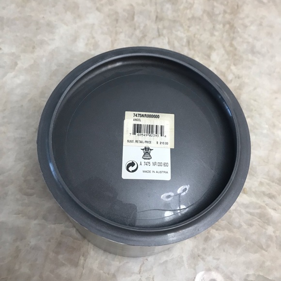 Larger size Swarovski crystal angel figurine - Picture 4 of 5